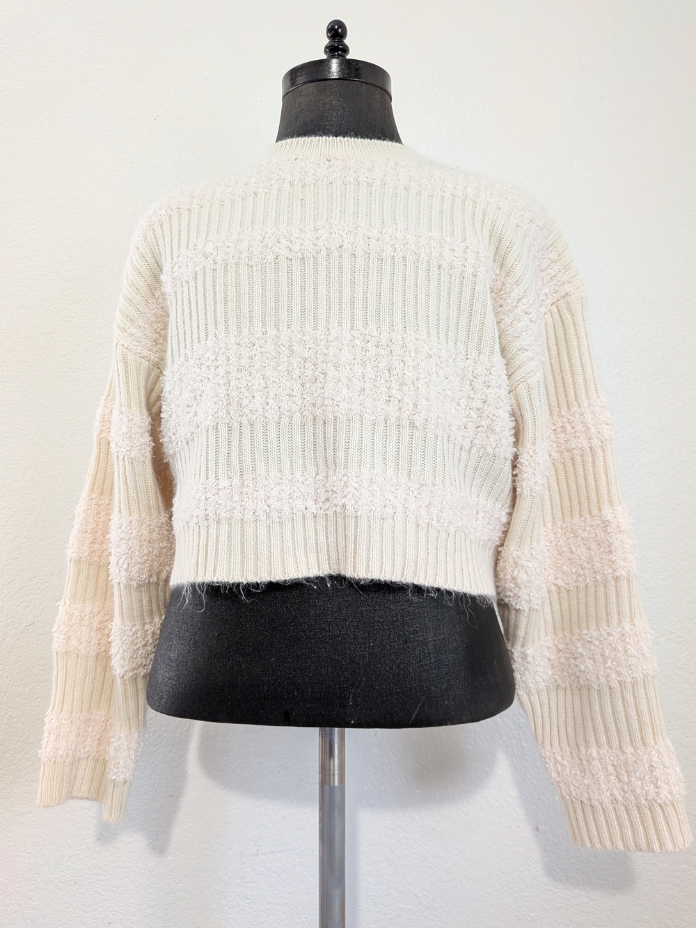 Le Lis Cream Textured Stripe Cropped Crewneck Sweater Size X-Small